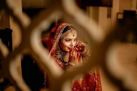 bridal candid pose