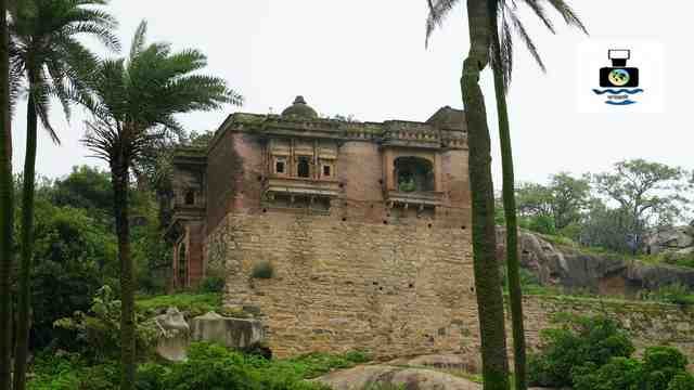 mount abu me achalgarh ka kila photo