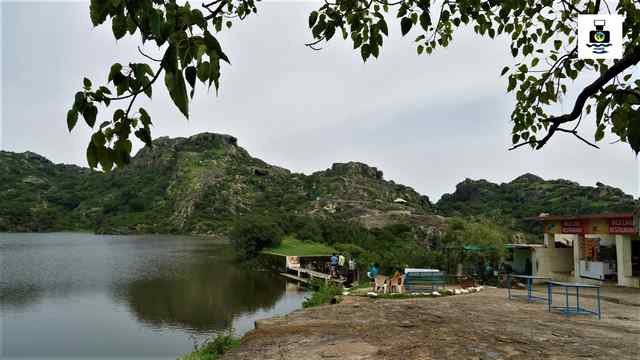 गुरु शिखर माउंट आबू की फोटो