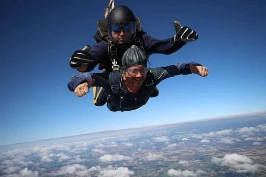 tandem jump skydiving