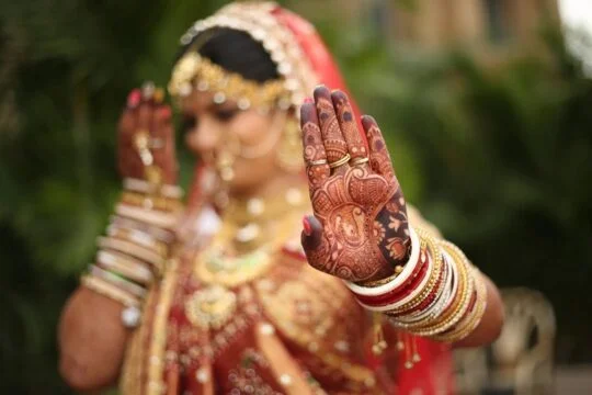 शादी के एक्शन पोज