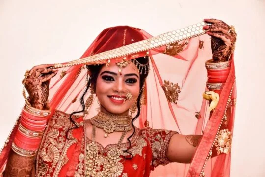 शादी के एक्शन पोज