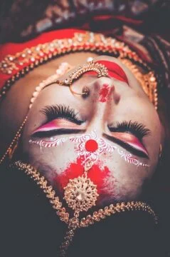 शादी के एक्शन पोज