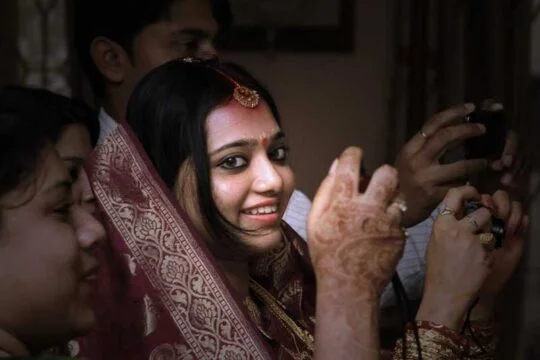 bridal candid pose