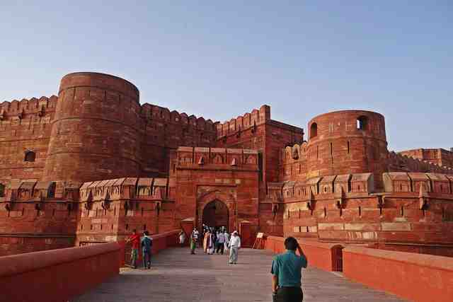 ऐतिहासिक जगहें , आगरा का किला 